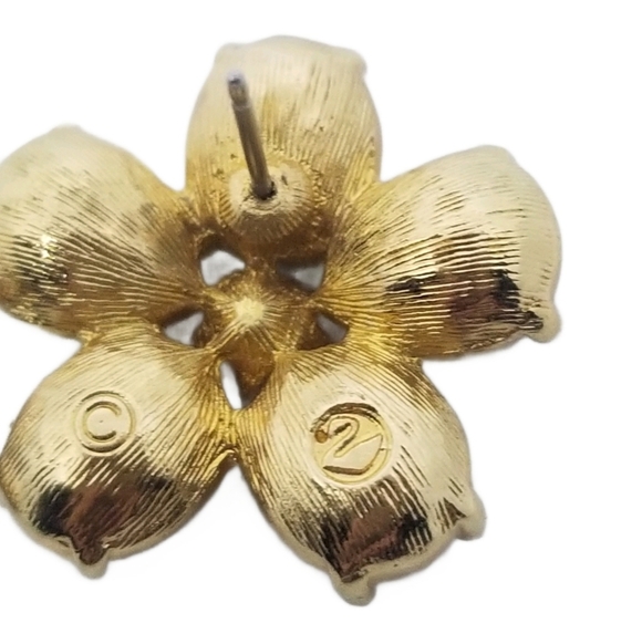 SWAROVSKI SAVVY COLLECTION GOLDTONE & EMERALD GREEN CRYSTAL FLOWER EARRINGS - Picture 6 of 7